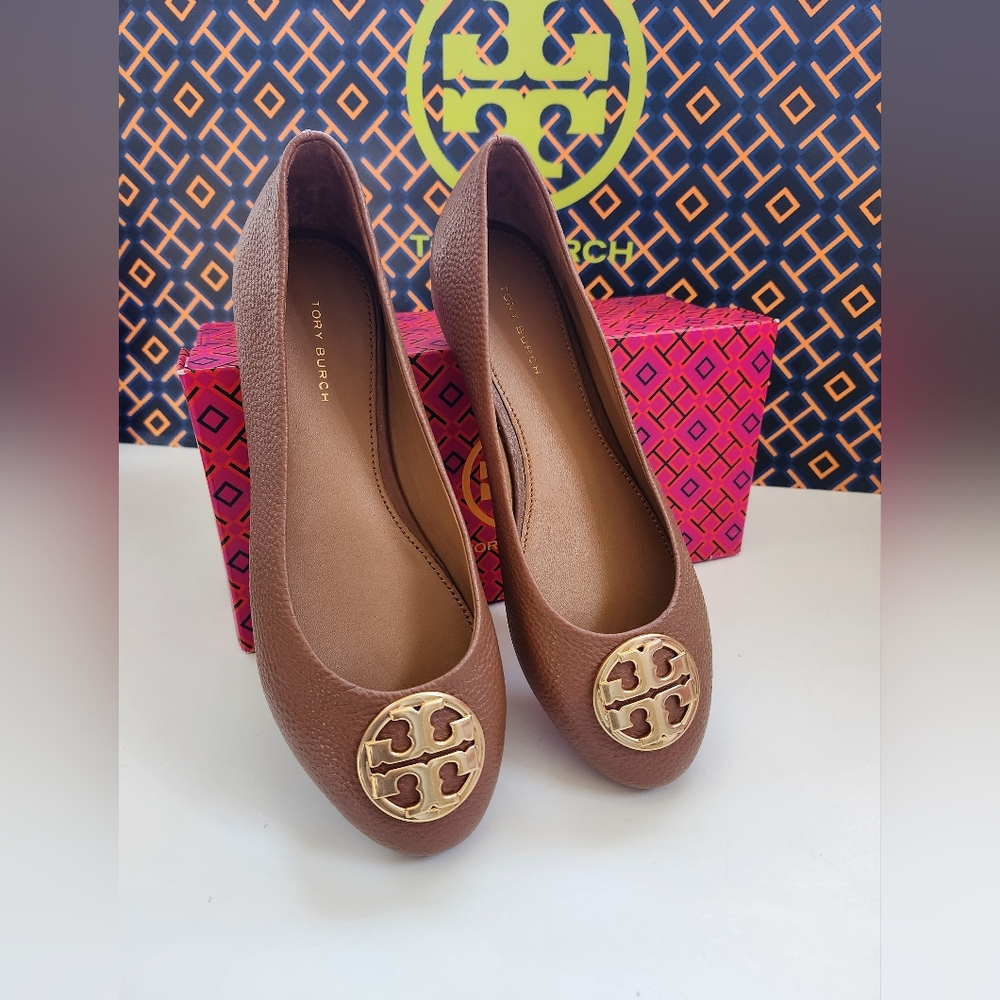 NWT!!! TORYBURCH CHELSEA BALLET FLAT (TAN/GLOD)